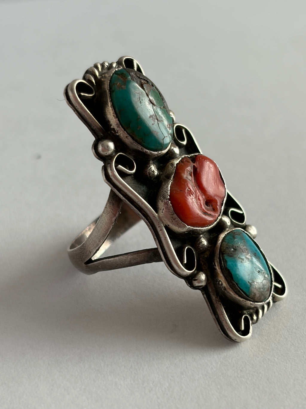 3 STONE VERTICAL RING