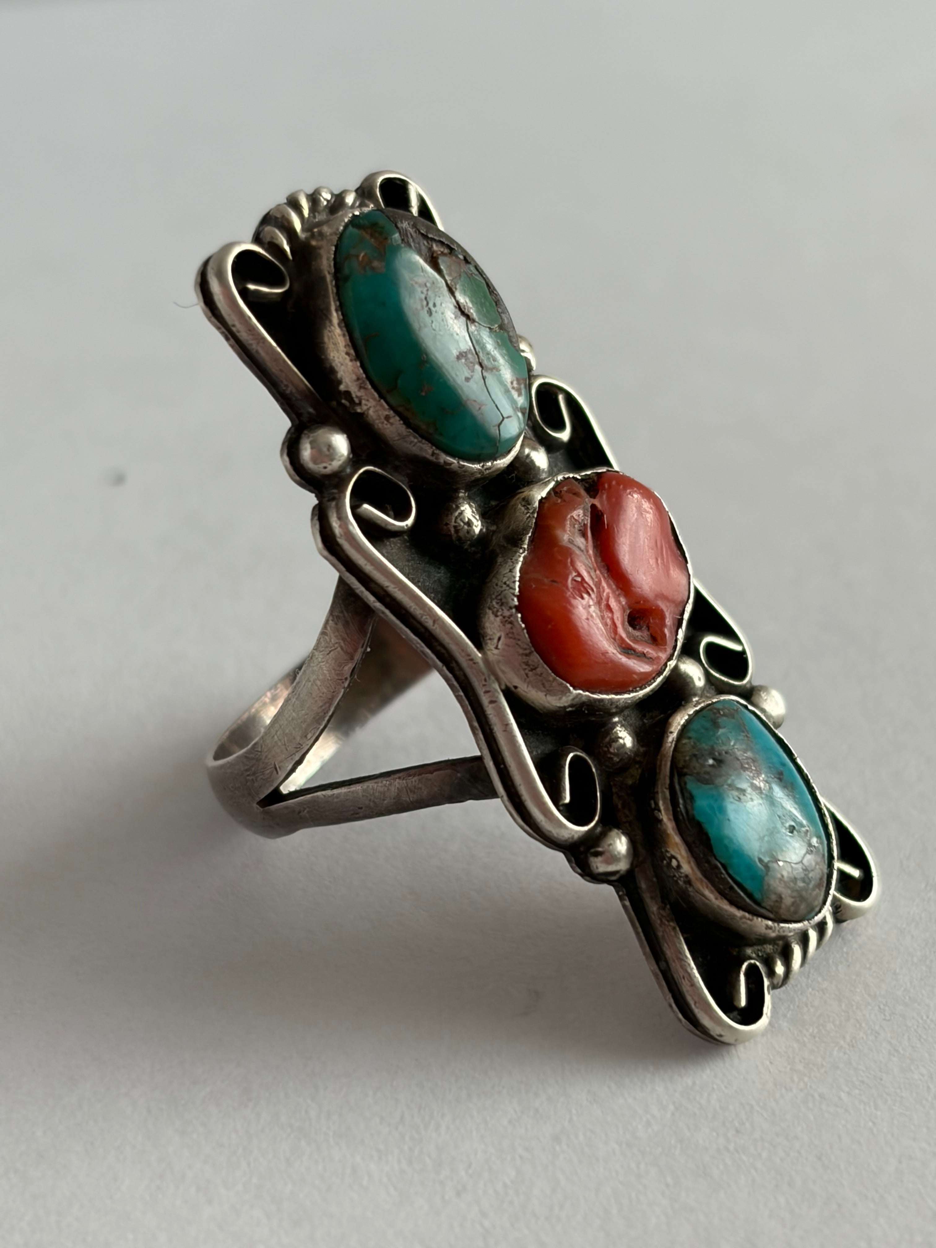 3 STONE VERTICAL RING
