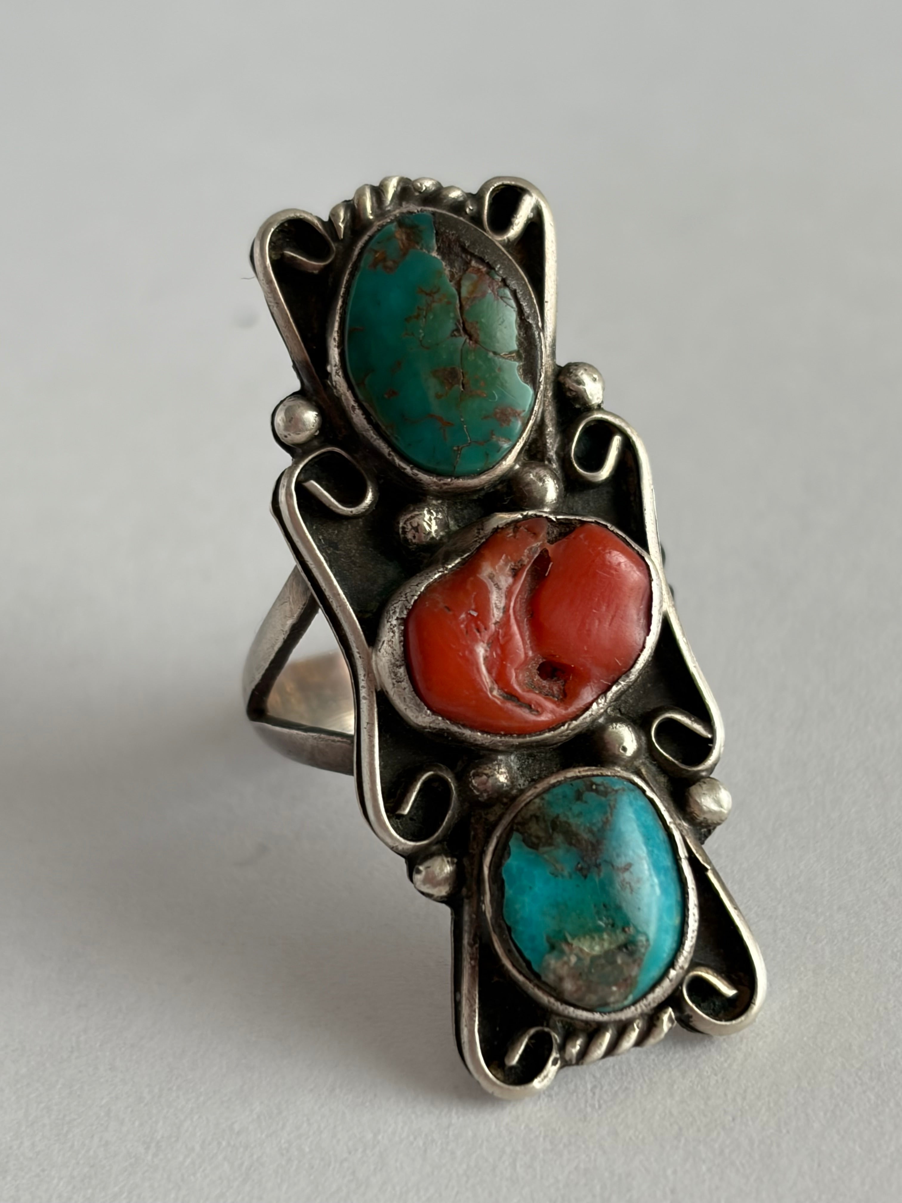 3 STONE VERTICAL RING