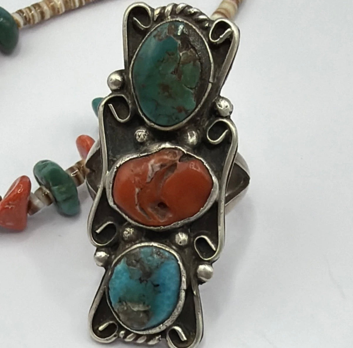3 STONE VERTICAL RING