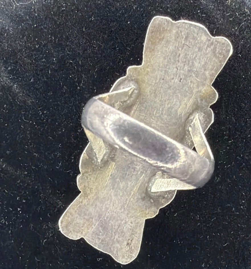 3 STONE VERTICAL RING